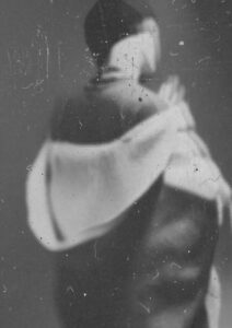 CHICO-BLANCO-Y-NEGRO-ALTO